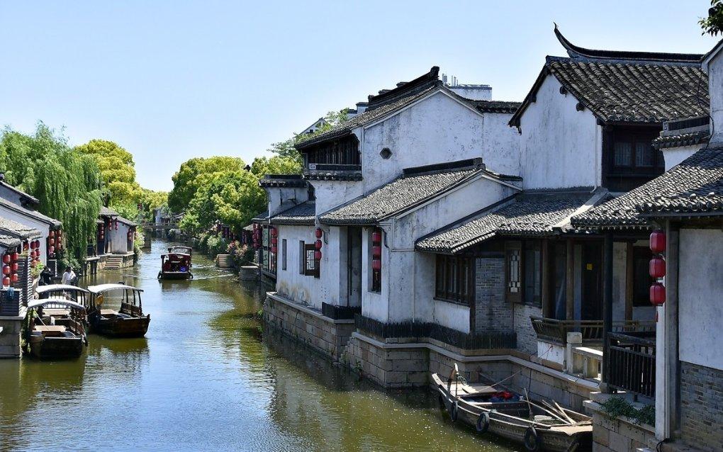 逃离违建房屋9