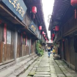 郑州做屈光手术多少 ？尖峰眼科学生优惠